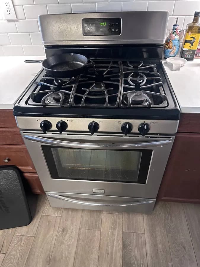 Frigidaire gas range in San Diego